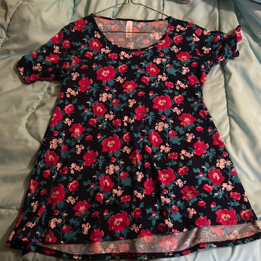 Women’s LuLaRoe Shirt.